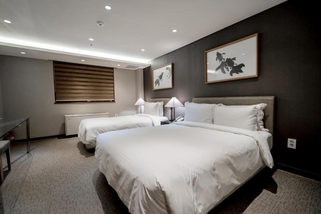 Deluxe Triple Room - No View room - Image 1