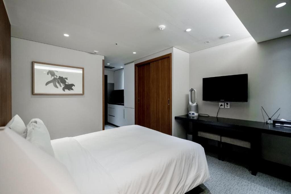 Deluxe Double Room - No View room - Image 2