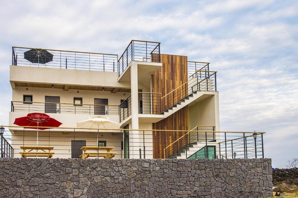 Double Room with Sea View room - Image 2