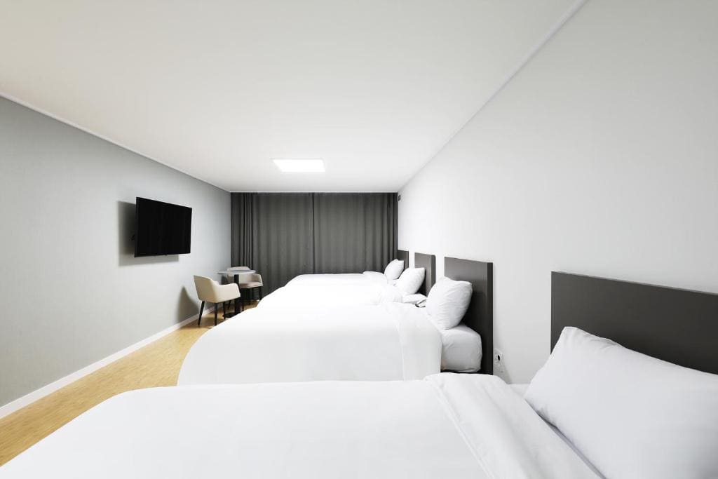 Deluxe Double Room with Sea View room - Image 3