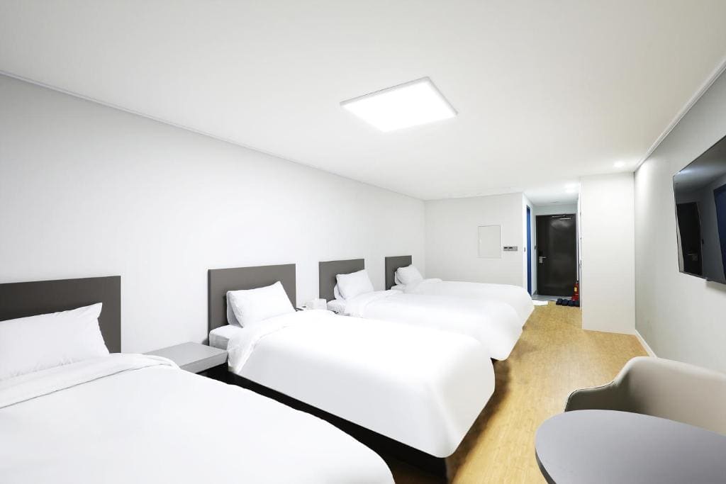 Quadruple Room room - Image 2