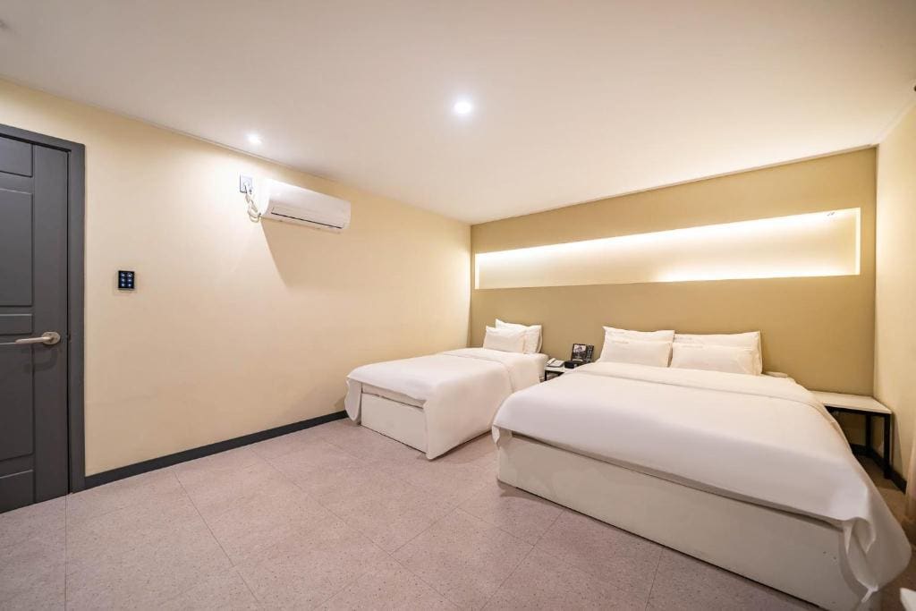 Standard Double Room room - Image 2