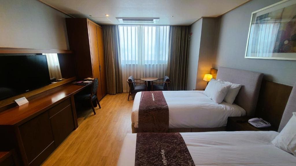 Deluxe Twin Room with Sea View room - Image 1