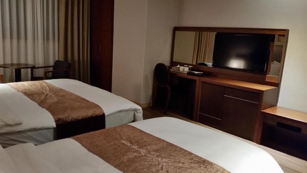 Deluxe Twin Room with Sea View room - Image 3