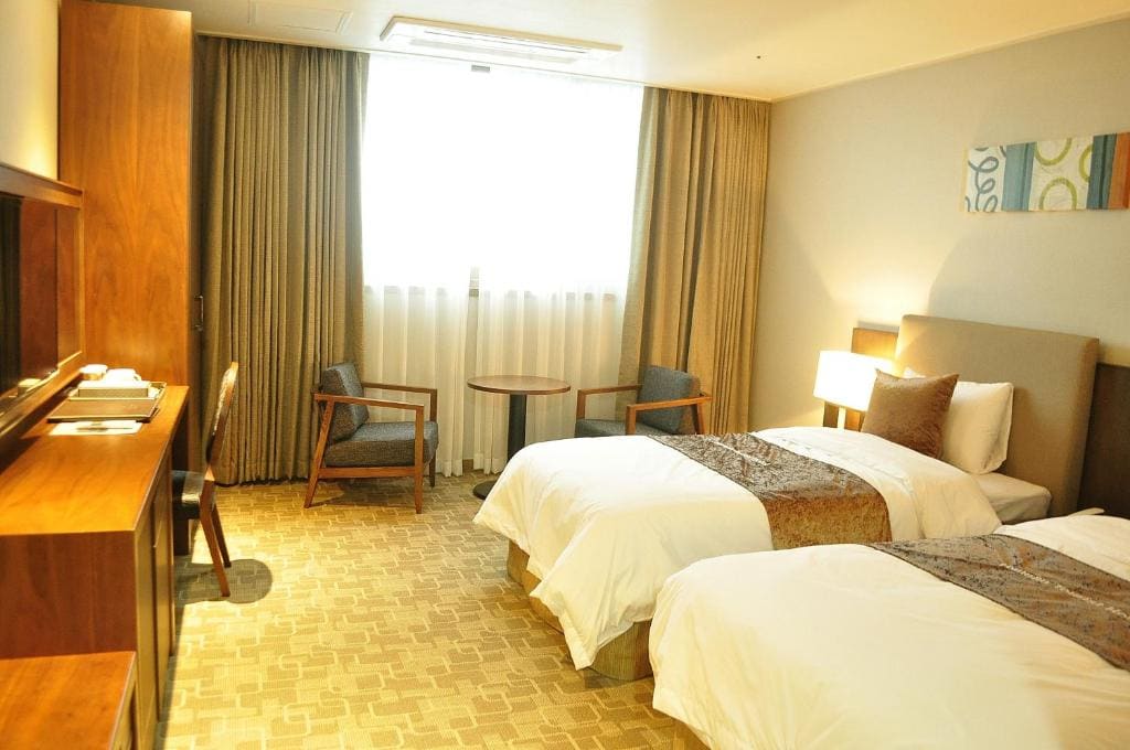 Standard Twin Room with Sea View room - Image 2
