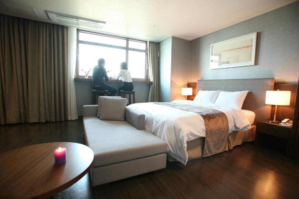 Premium Double Room with Sea View room - Image 2