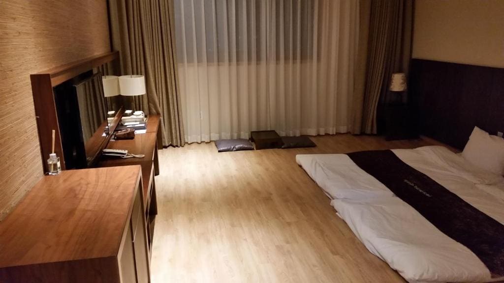 Korean Style Twin Room room - Image 2