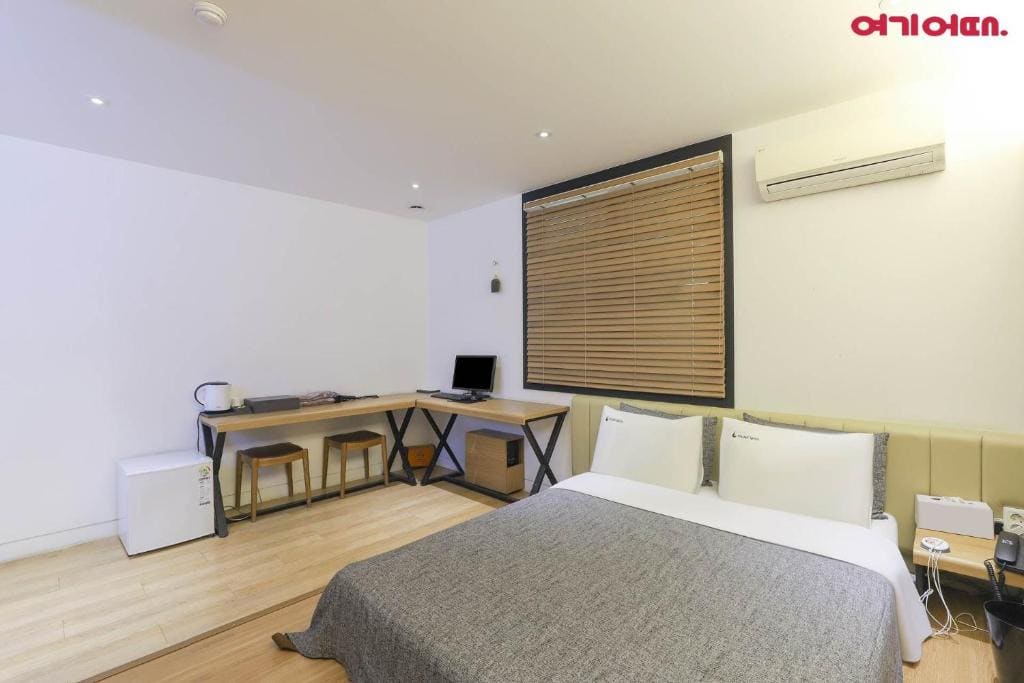 Deluxe Room room - Image 3