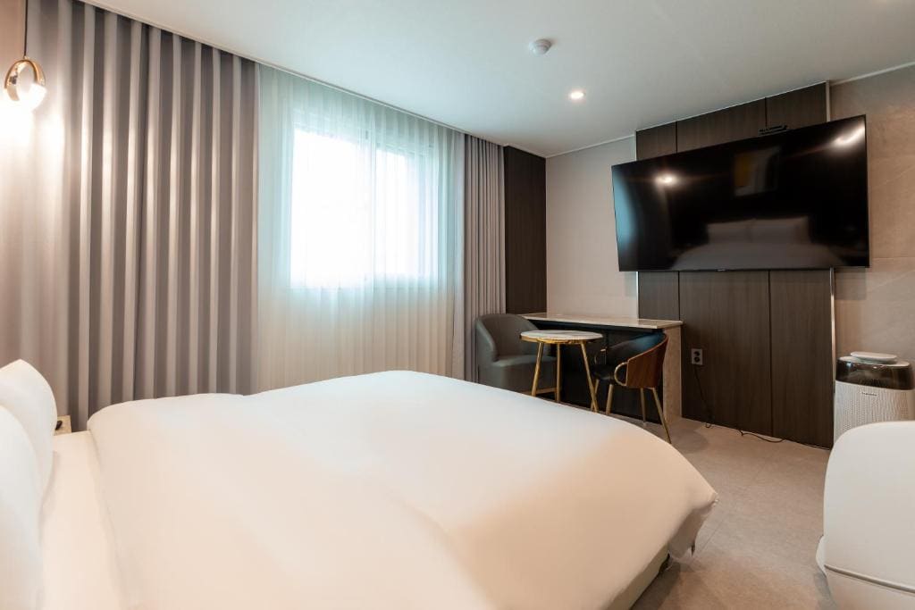 Queen Room room - Image 2