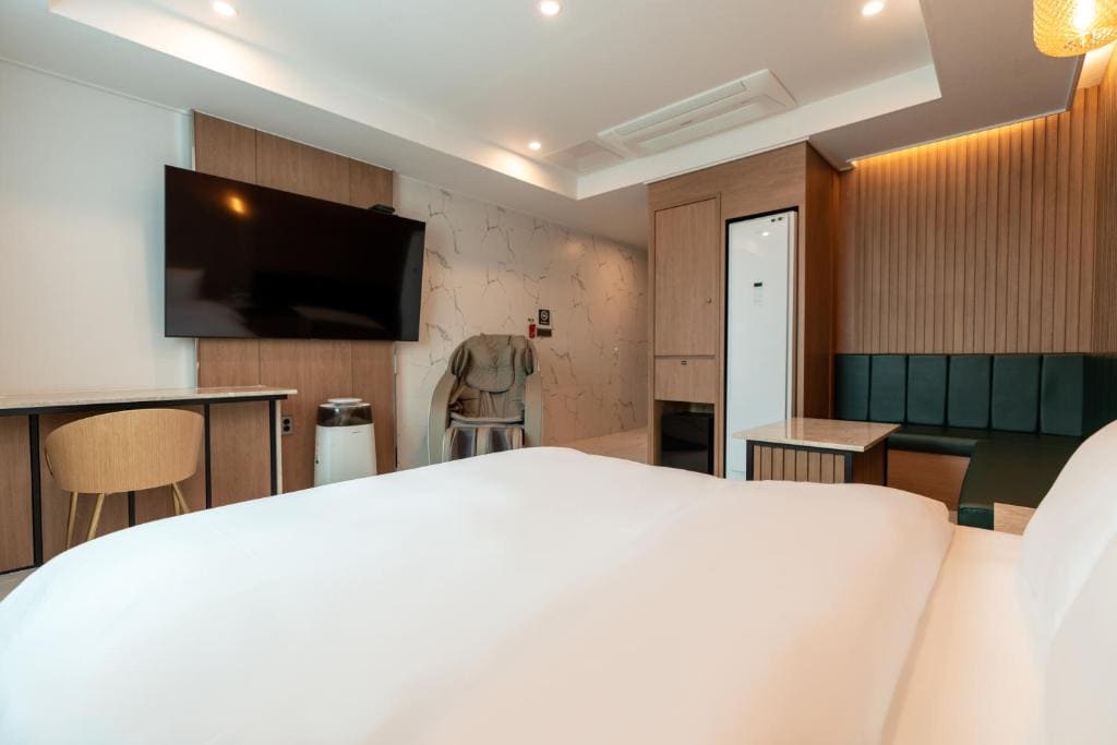 Suite room - Image 3