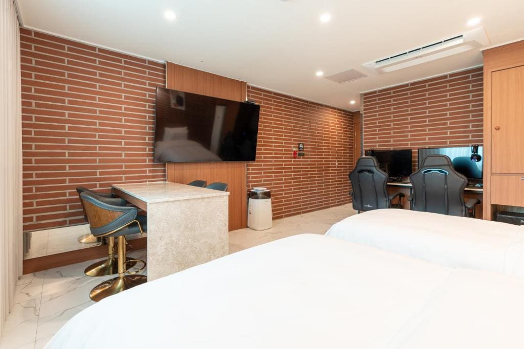 Two-Bedroom Suite room - Image 2