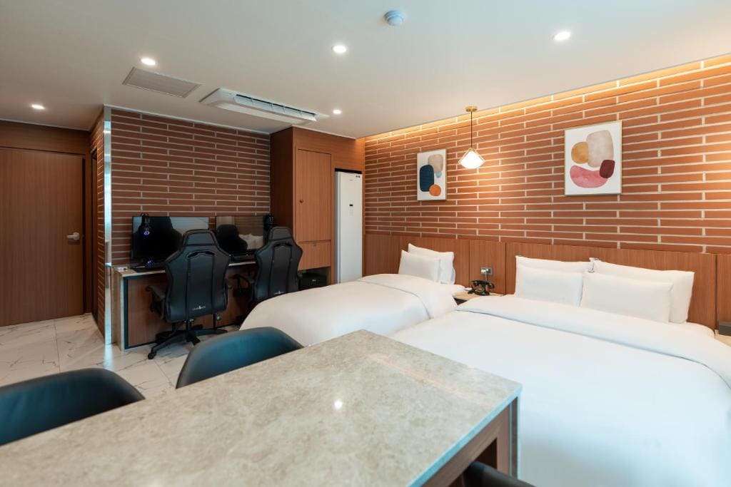 Two-Bedroom Suite room - Image 3