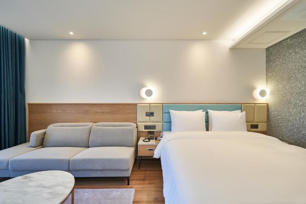 After Glow Suite Room room - Image 1