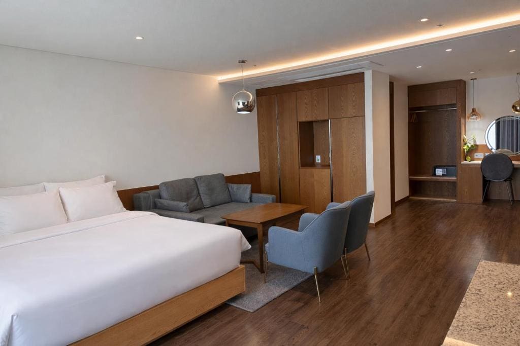 JN Park Suite Room room - Image 1