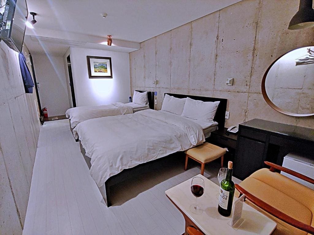 Deluxe Twin Room room - Image 3