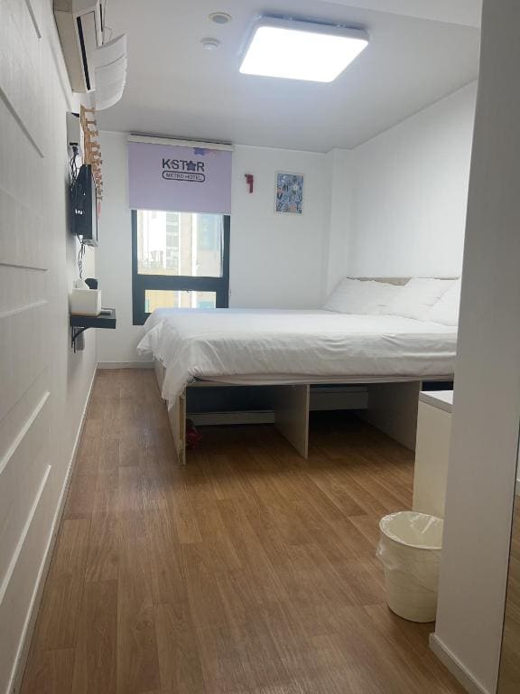Family Room room - Image 1