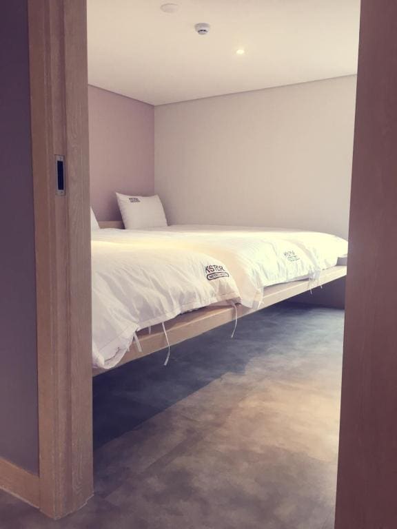 Economy Triple Room room - Image 3