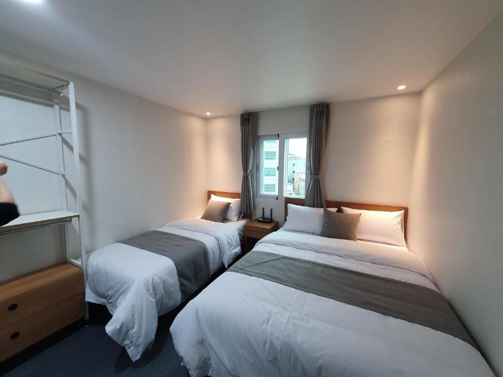 Deluxe Twin Room room - Image 3