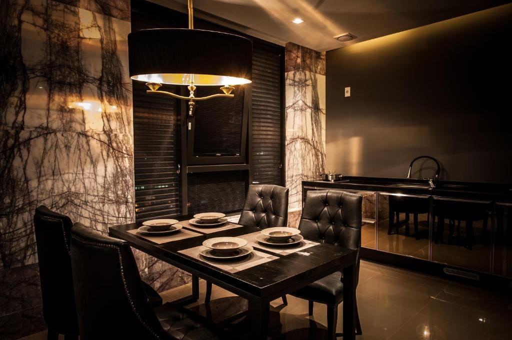 Premium Studio with Dining room - Image 1