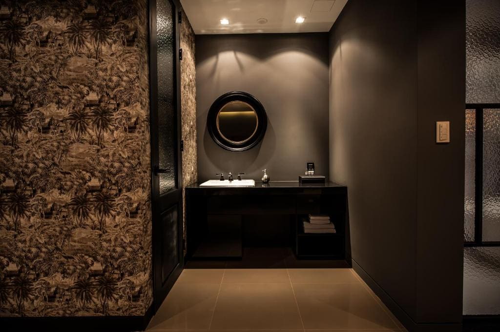 Premium Studio with Dining room - Image 3