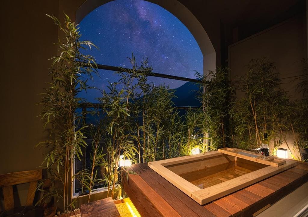 Deluxe Spa room - Image 1