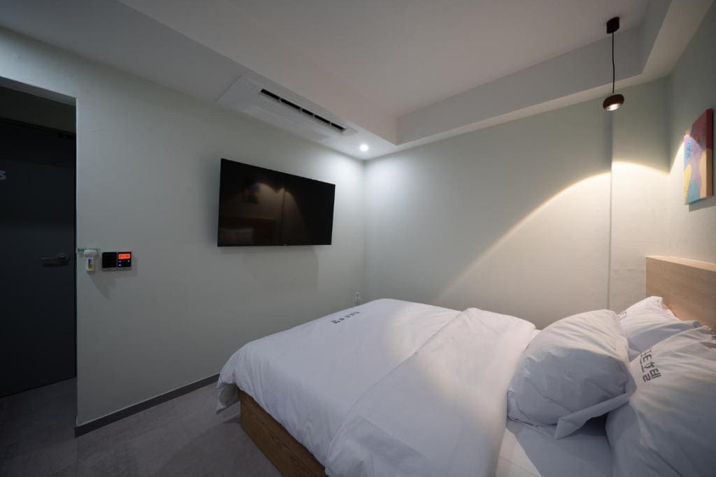 Deluxe Double Room 1PC room - Image 2