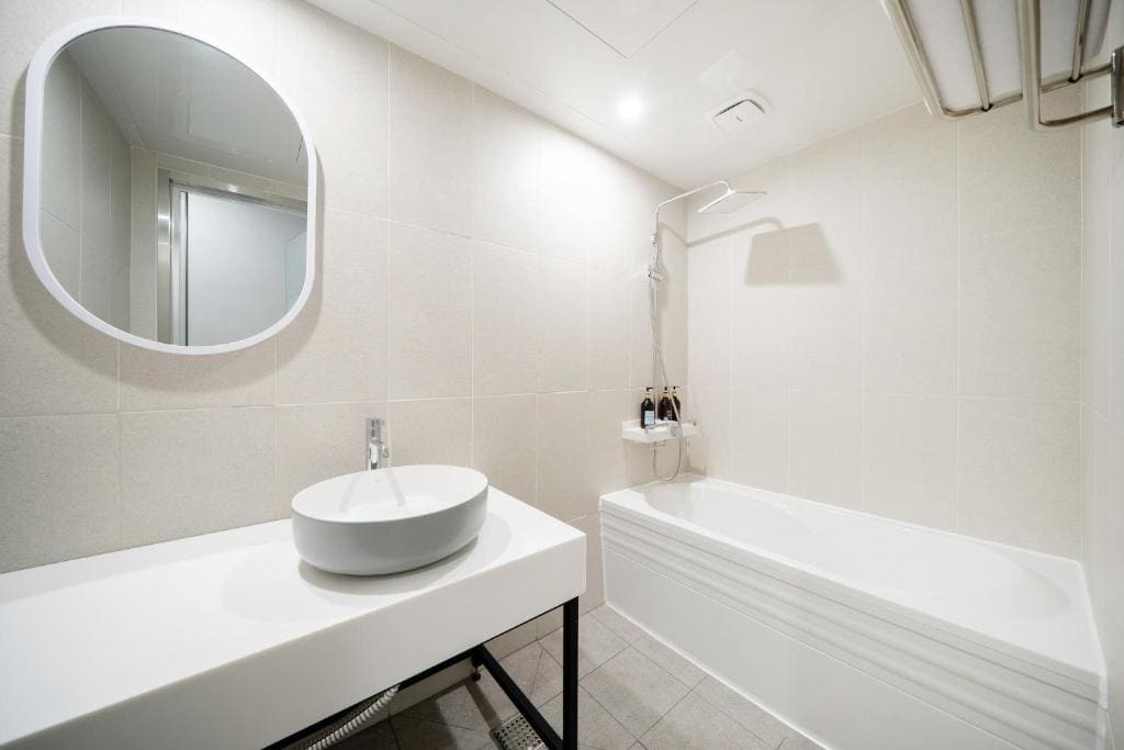 Premium Twin Room room - Image 2