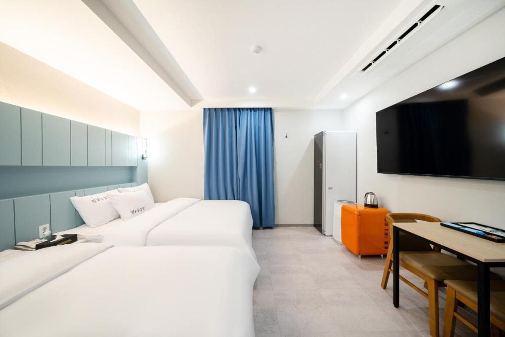 Premium Twin Room room - Image 1