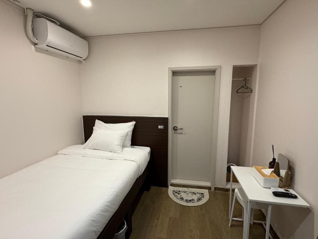 Deluxe Single Room room - Image 2
