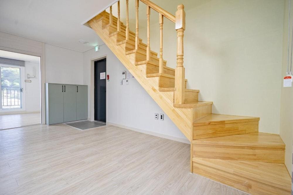 Family Room room - Image 2