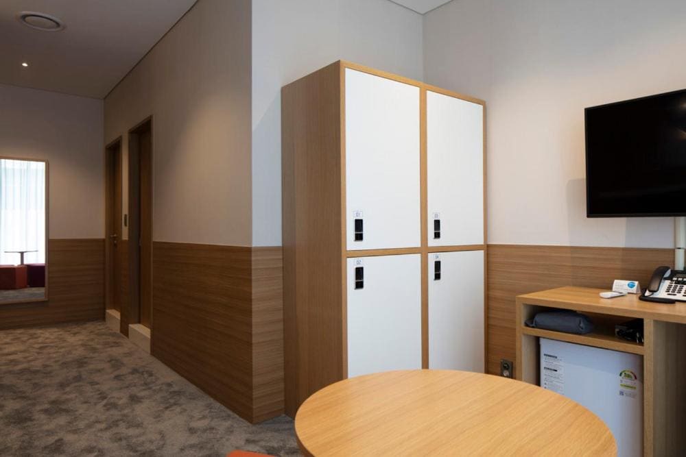 Deluxe Family Room room - Image 3