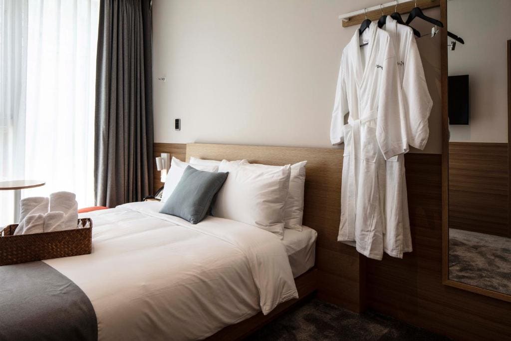 Twin Room with Shared Shower and Toilet room - Image 3