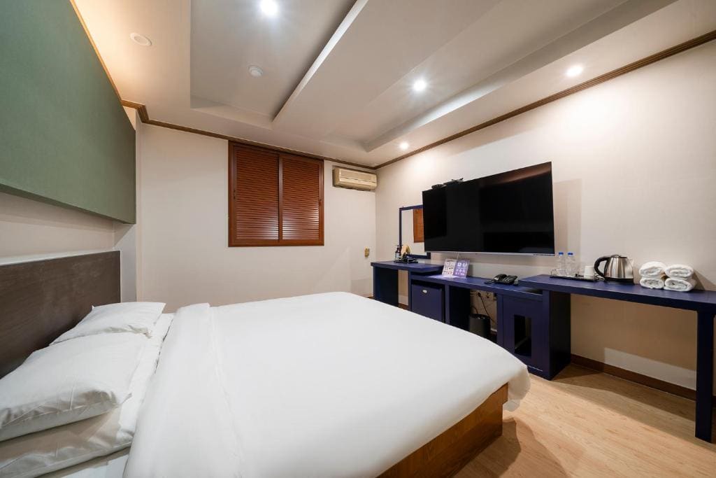 The NEW - Double Room room - Image 2
