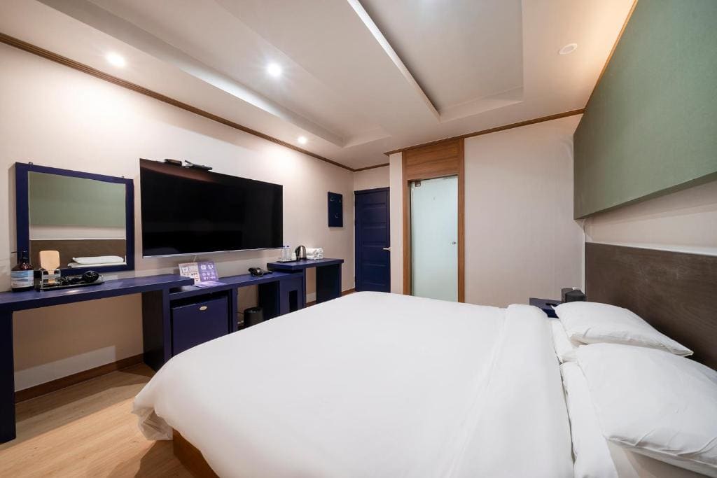 The NEW - Double Room room - Image 3