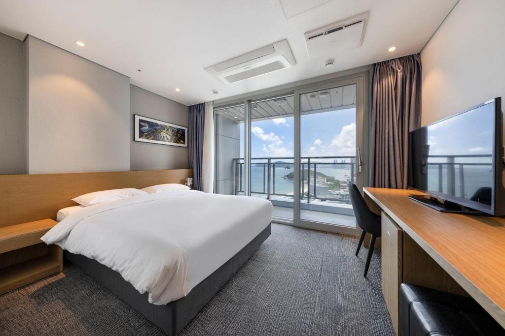 Double Room with Sea View room - Image 1