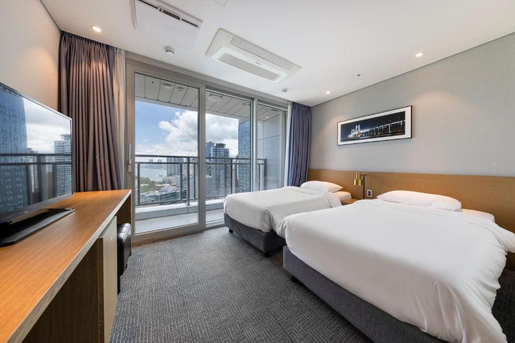 Standard Twin Room with Sea View room - Image 1
