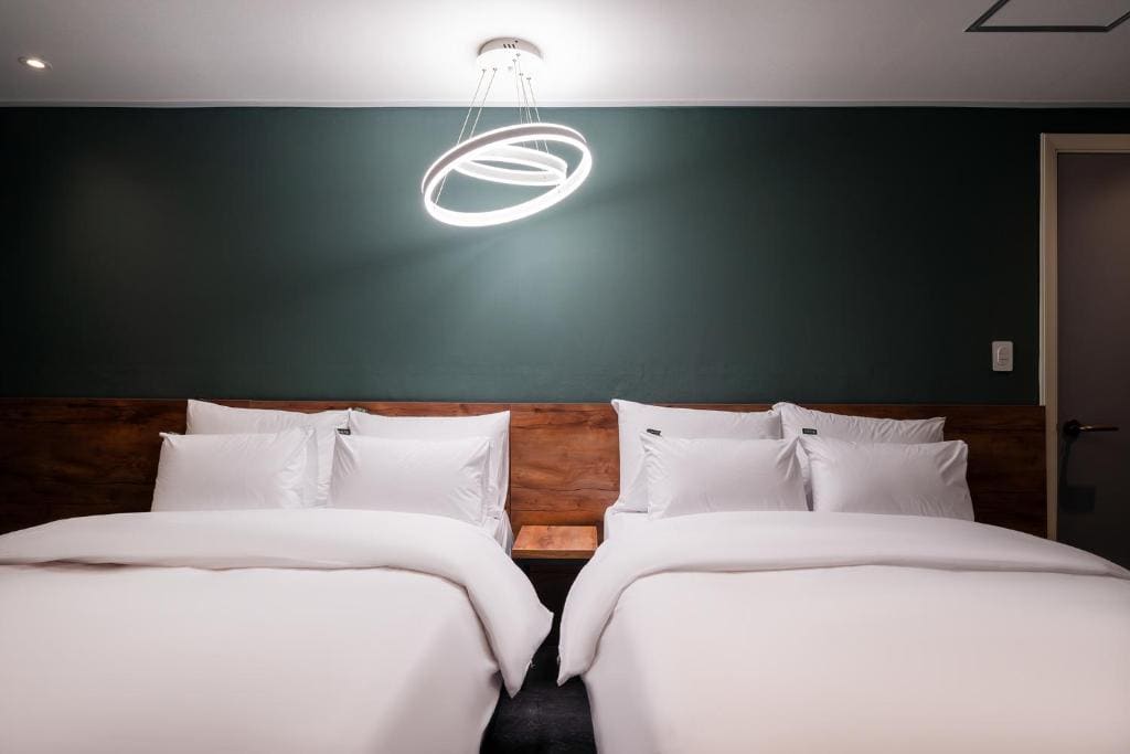 Deluxe Twin Room room - Image 2