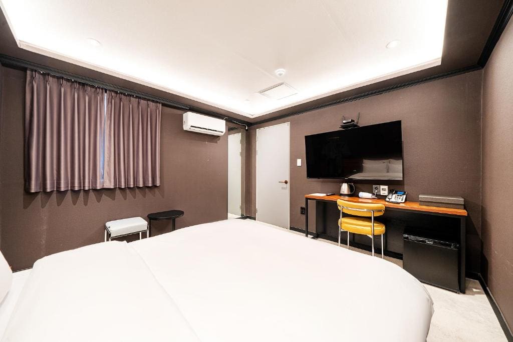 Economy Double Room room - Image 3