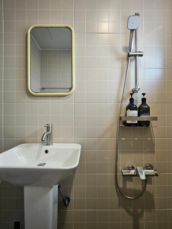 Double Room with Private Bathroom room - Image 2