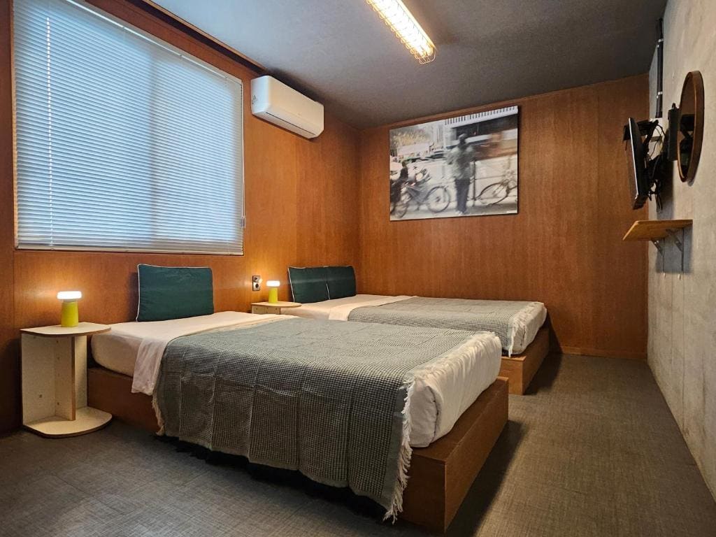 Triple Room with Private Bathroom room - Image 1