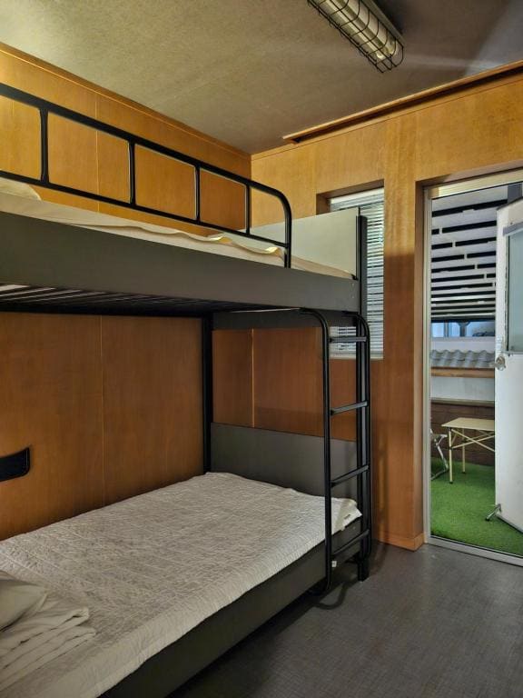 Twin Room with Balcony room - Image 2