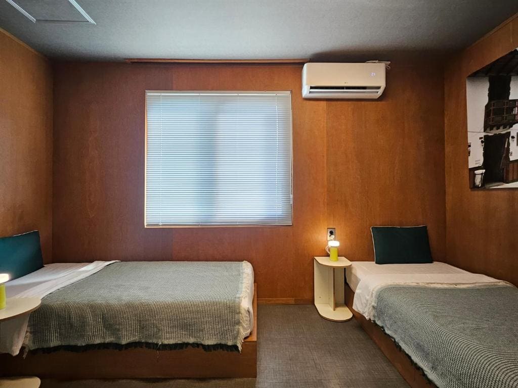 Twin Room with Private Bathroom room - Image 3