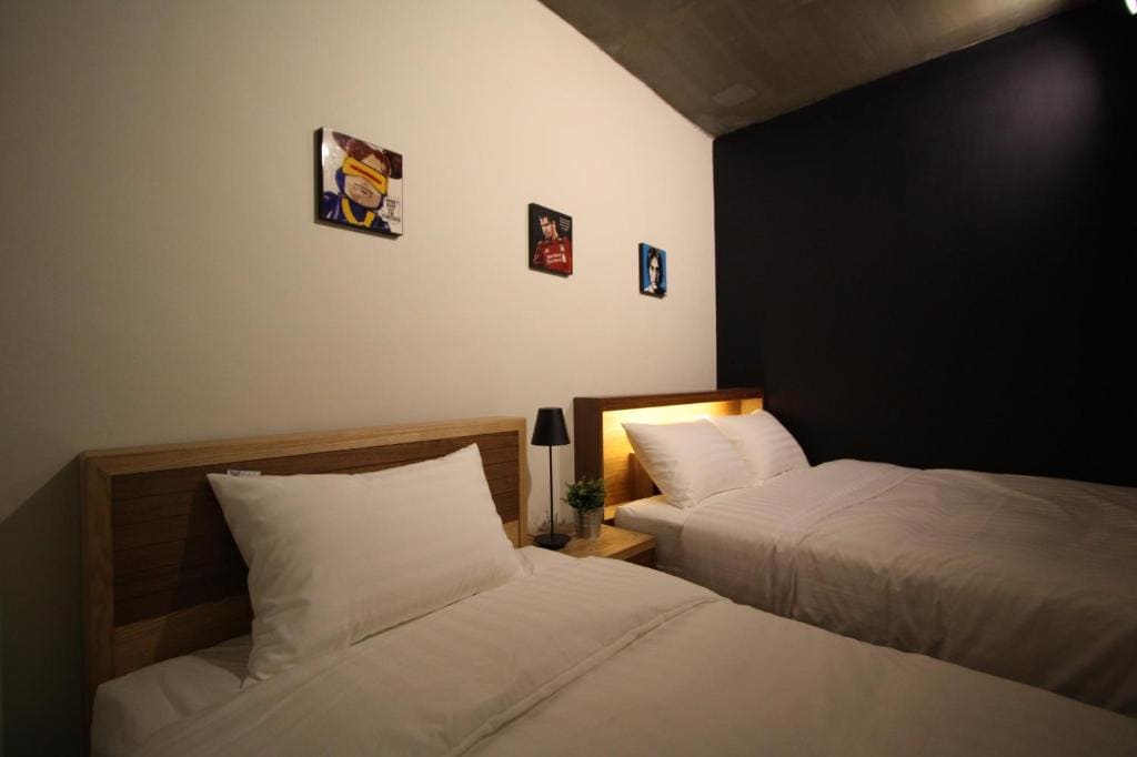 Deluxe Twin Room room - Image 2