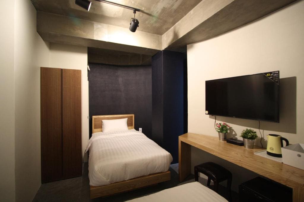Family Room room - Image 2