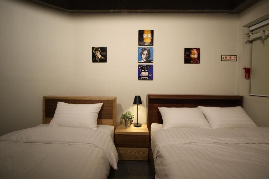 Family Room room - Image 1