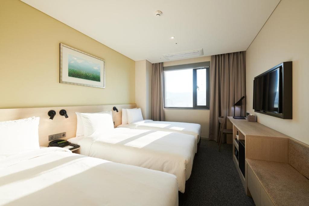 Standard Triple Room room - Image 2