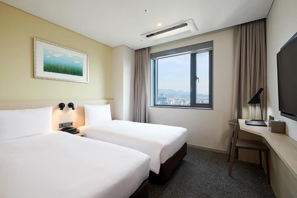 Deluxe Twin Room with Park View room - Image 1