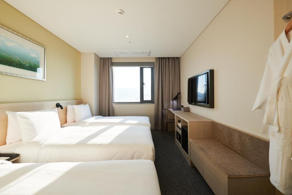 Standard Triple Room room - Image 1