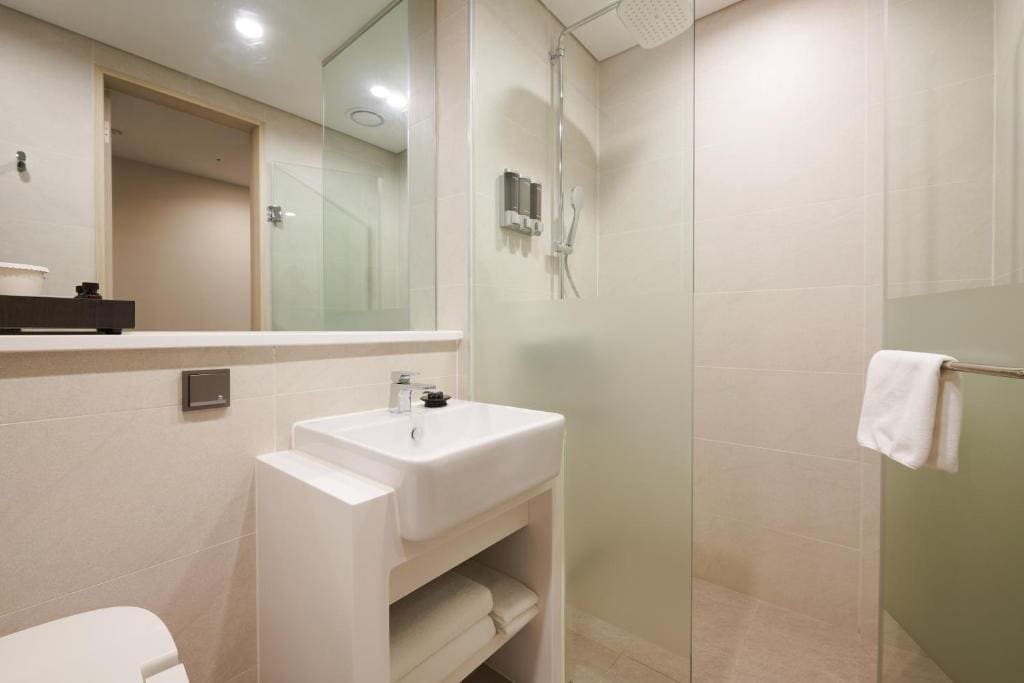 Deluxe Double with Park View room - Image 2