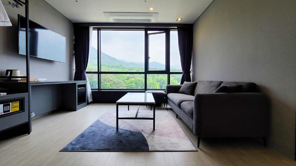 Superior King Suite room - Image 2